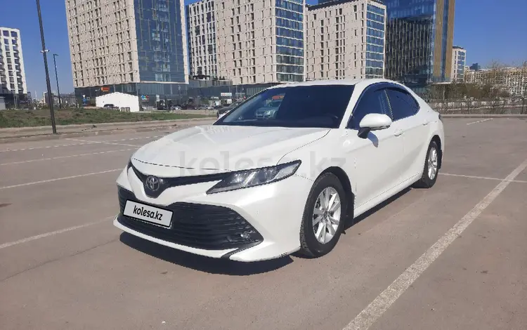 Toyota Camry 2018 года за 12 300 000 тг. в Астана