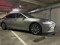 Lexus ES 250 2019 года за 20 000 000 тг. в Алматы