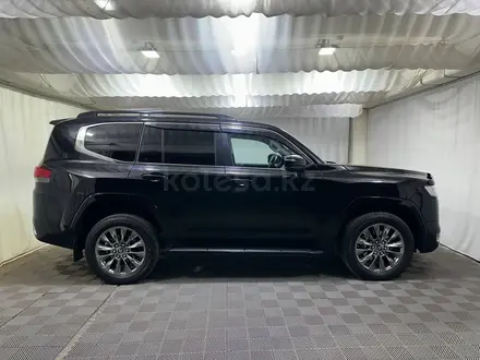 Toyota Land Cruiser Premium 2023 года за 50 700 000 тг. в Алматы – фото 17