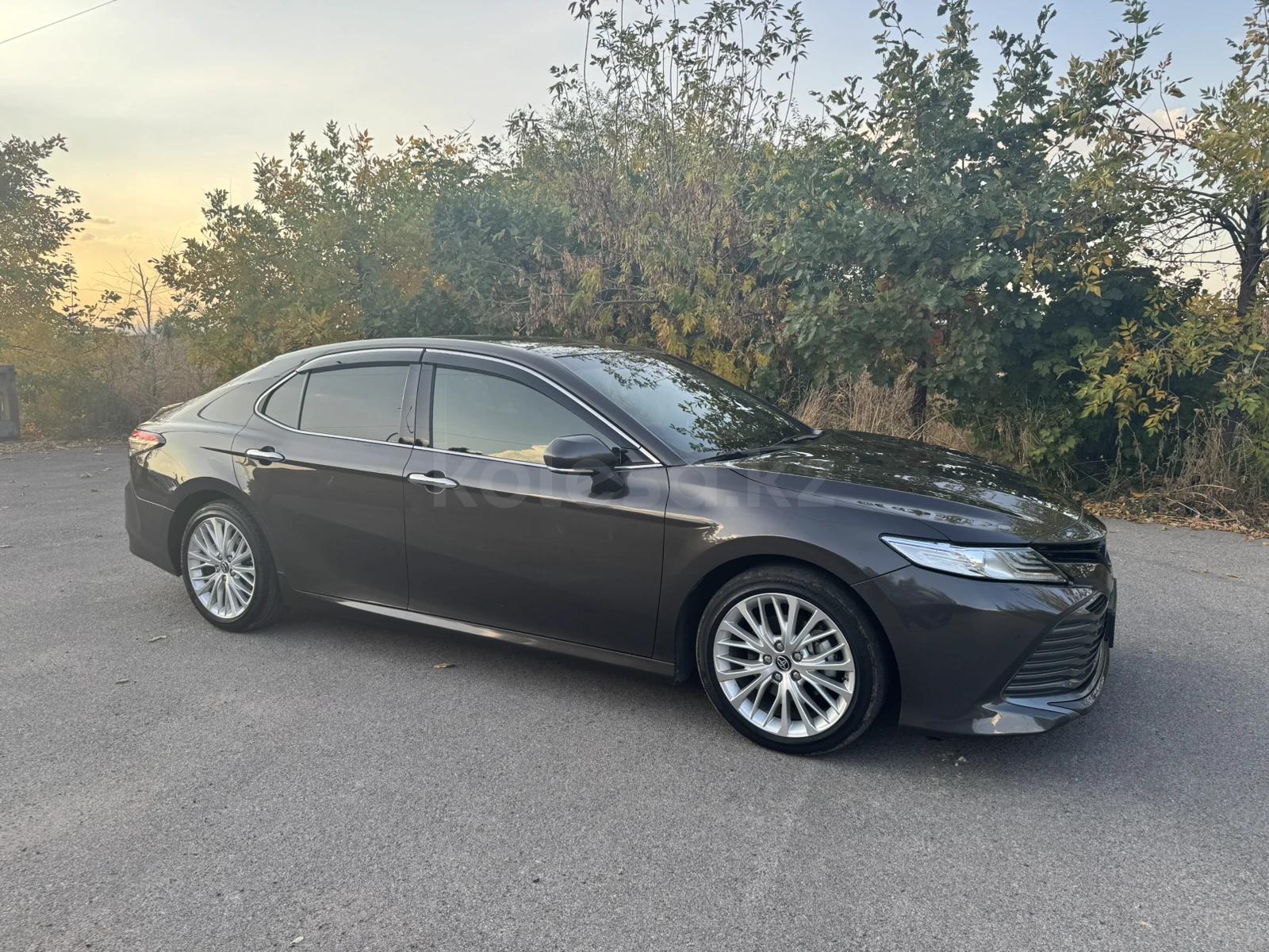 Toyota Camry 2019 г.