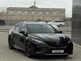Toyota Camry 2017 года за 11 000 000 тг. в Атырау – фото 2