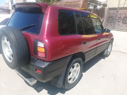 Toyota RAV4 1996 года за 2 100 000 тг. в Атырау – фото 2