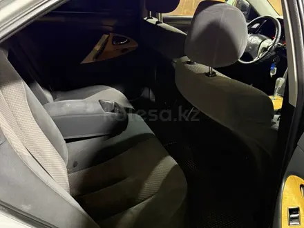 Toyota Camry 2007 года за 5 800 000 тг. в Актобе – фото 18