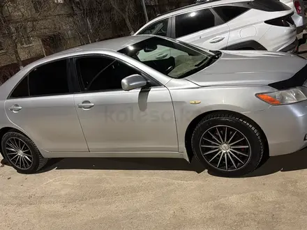 Toyota Camry 2007 года за 5 800 000 тг. в Актобе – фото 2