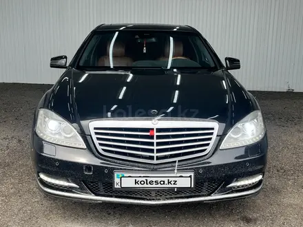 Mercedes-Benz S 500 2009 года за 8 344 000 тг. в Астана