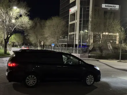 Toyota Sienna 2016 года за 16 000 000 тг. в Атырау