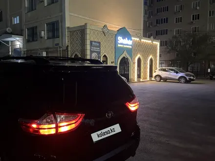 Toyota Sienna 2016 года за 16 000 000 тг. в Атырау – фото 2
