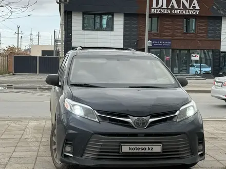 Toyota Sienna 2016 года за 16 000 000 тг. в Атырау – фото 4