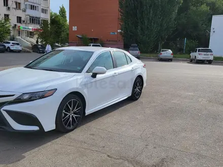 Toyota Camry 2022 года за 13 500 000 тг. в Астана – фото 5