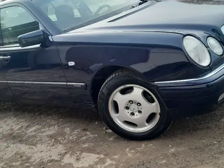 Mercedes-Benz E 240 1996 года за 3 200 000 тг. в Кызылорда – фото 2