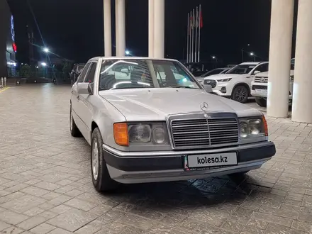 Mercedes-Benz E 220 1993 года за 2 200 000 тг. в Туркестан – фото 2