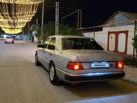 Mercedes-Benz E 220 1993 года за 2 200 000 тг. в Туркестан – фото 7