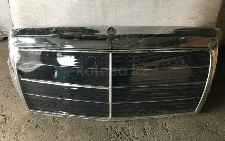 Решетка радиатора Mercedes Benz W124 дорестайлинг за 17 000 тг. в Алматы