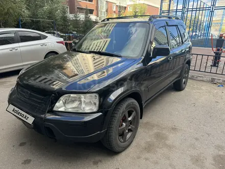 Honda CR-V 1998 года за 3 900 000 тг. в Астана – фото 2