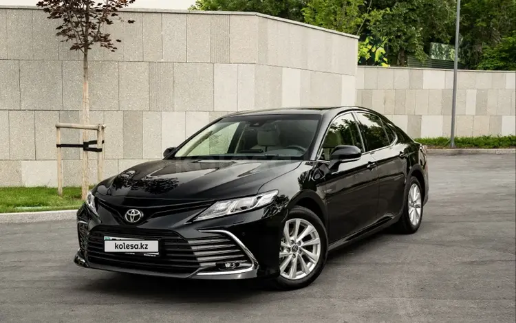 Toyota Camry 2023 года за 16 200 000 тг. в Алматы