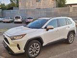 Toyota RAV4 2021 годаүшін13 800 000 тг. в Алматы – фото 2