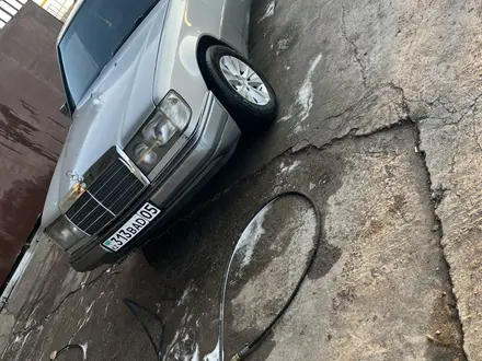 Mercedes-Benz E 230 1991 года за 1 600 000 тг. в Алматы – фото 3