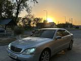 Mercedes-Benz S 320 2000 года за 4 500 000 тг. в Туркестан – фото 2
