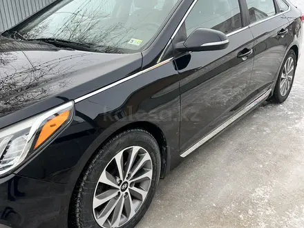 Hyundai Sonata 2015 года за 8 000 000 тг. в Актобе – фото 2