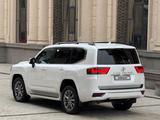 Toyota Land Cruiser 2023 годаүшін57 000 000 тг. в Алматы – фото 2