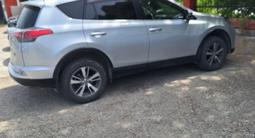 Toyota RAV4 2016 года за 11 500 000 тг. в Усть-Каменогорск – фото 2