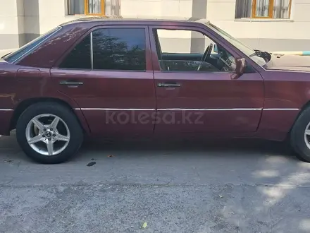 Mercedes-Benz E 200 1991 года за 1 550 000 тг. в Шымкент – фото 4