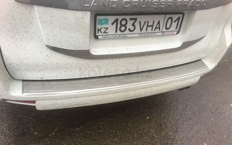 Накладки хром сабля на заднюю крышку багажника Prado 150 с 2009 по 2018 за 8 000 тг. в Астана