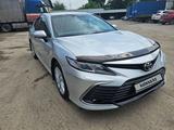 Toyota Camry 2021 года за 14 200 000 тг. в Алматы