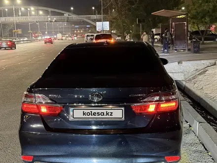 Toyota Camry 2017 года за 10 500 000 тг. в Алматы – фото 3