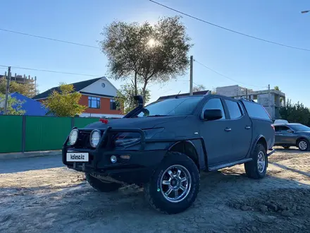 Mitsubishi L200 2016 года за 9 200 000 тг. в Атырау – фото 2