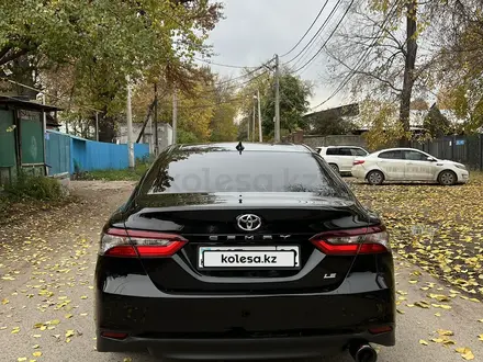 Toyota Camry 2021 года за 13 300 000 тг. в Алматы – фото 4