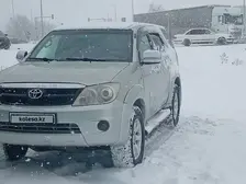 Toyota Fortuner, 2005