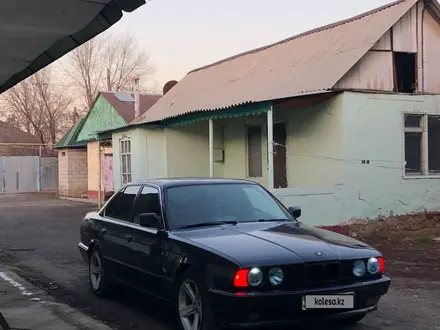 BMW 520 1990 года за 1 100 000 тг. в Алматы