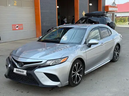 Toyota Camry 2020 года за 8 000 000 тг. в Атырау