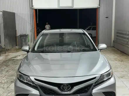 Toyota Camry 2020 года за 8 000 000 тг. в Атырау – фото 4