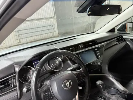 Toyota Camry 2020 года за 8 000 000 тг. в Атырау – фото 3