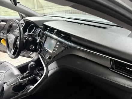Toyota Camry 2020 года за 8 000 000 тг. в Атырау – фото 5