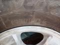 Комплект летних шин с дисками за 280 000 тг. в Актобе – фото 3