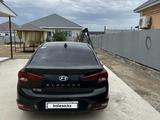 Hyundai Elantra 2020 года за 6 800 000 тг. в Атырау – фото 2
