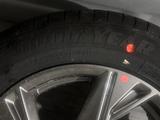 Шины в комплекте с дисками и датчиками GoodYear 215/60R16 за 400 000 тг. в Актобе – фото 2