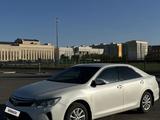 Toyota Camry 2016 года за 10 500 000 тг. в Уральск – фото 4