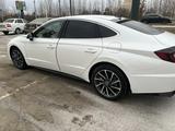 Hyundai Sonata 2022 года за 13 500 000 тг. в Актобе – фото 2