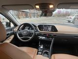 Hyundai Sonata 2022 года за 13 500 000 тг. в Актобе – фото 3