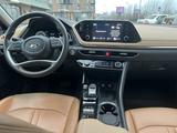 Hyundai Sonata 2022 года за 13 500 000 тг. в Актобе – фото 4