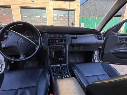 Mercedes-Benz E 320 2000 года за 6 300 000 тг. в Шымкент – фото 18
