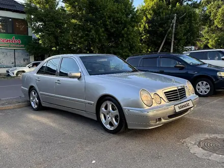 Mercedes-Benz E 320 2000 года за 6 300 000 тг. в Шымкент – фото 3