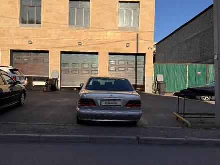 Mercedes-Benz E 320 2000 года за 6 300 000 тг. в Шымкент – фото 38