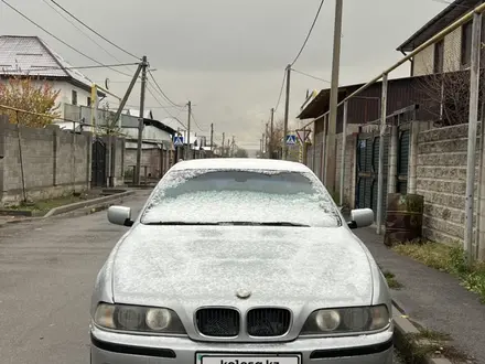 BMW 528 1997 года за 2 800 000 тг. в Алматы