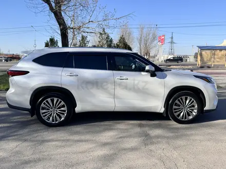 Toyota Highlander 2023 года за 28 500 000 тг. в Тараз – фото 2