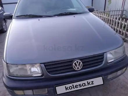 Volkswagen Passat 1995 года за 1 700 000 тг. в Актобе